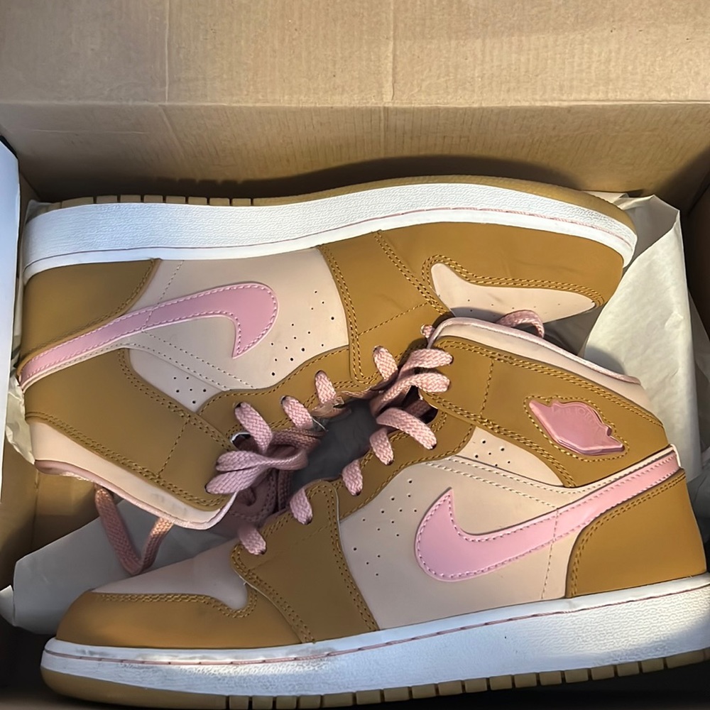 Nike Air Jordan 1 Mid GG Lola Bunny Size 8Y